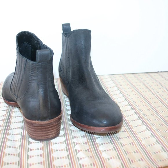 Gianni Bini Women's Black Leather Ankle Bootie Size 6 1/2 M R-461 - Picture 4 of 8